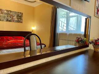 Гостиница Ледис Сочи Двухместный номер с 1 кроватью или 2 отдельными кроватями-2