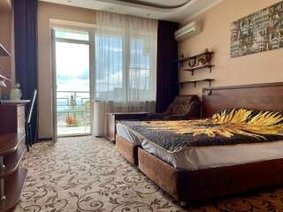 Гостиница Ледис Сочи Двухместный номер с 1 кроватью или 2 отдельными кроватями, вид на море-1