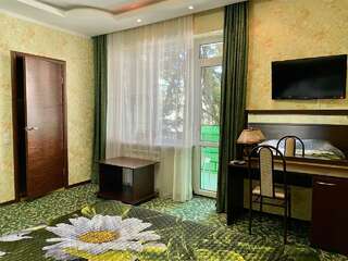 Гостиница Ледис Сочи Двухместный номер с 1 кроватью или 2 отдельными кроватями, вид на море-1