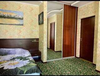 Гостиница Ледис Сочи Двухместный номер с 1 кроватью или 2 отдельными кроватями, вид на море-3